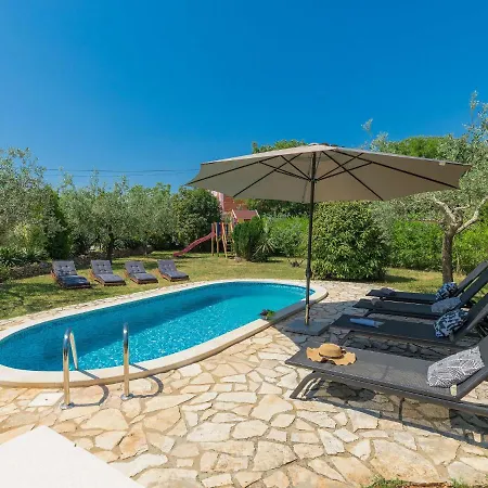 Holiday home Gea - Rca200 By Interhome