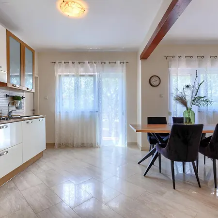 Holiday home Gea - Rca200 By Interhome